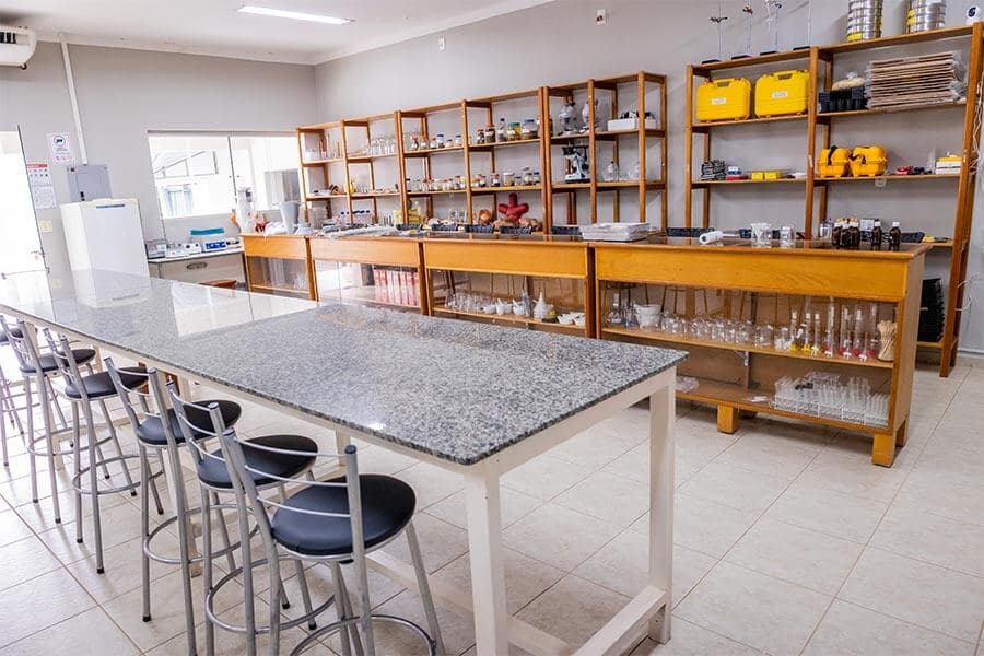 Laboratório de ciências do Colégio Integrado